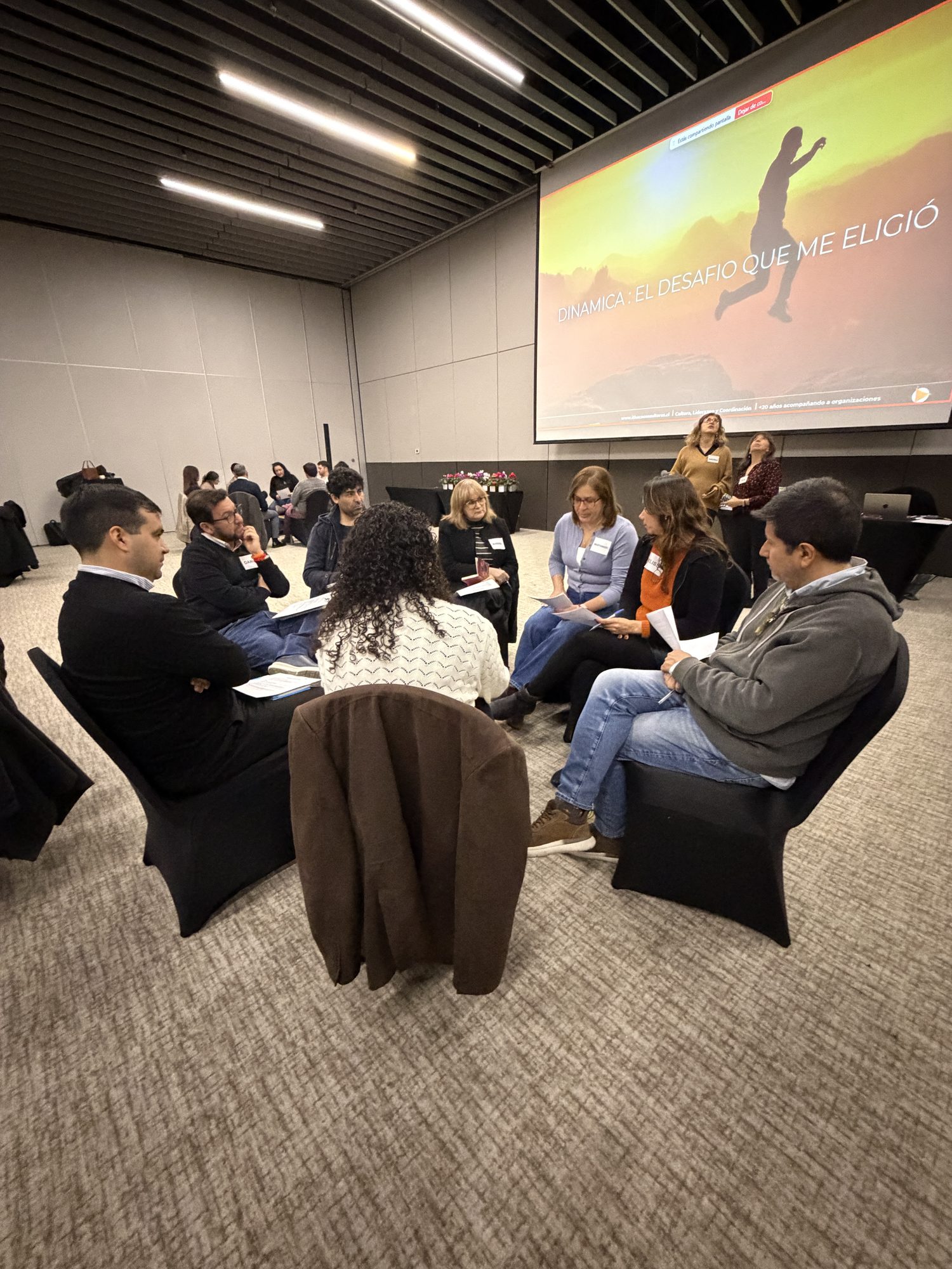 Trabajo en grupos durante el Programa de Liderazgo