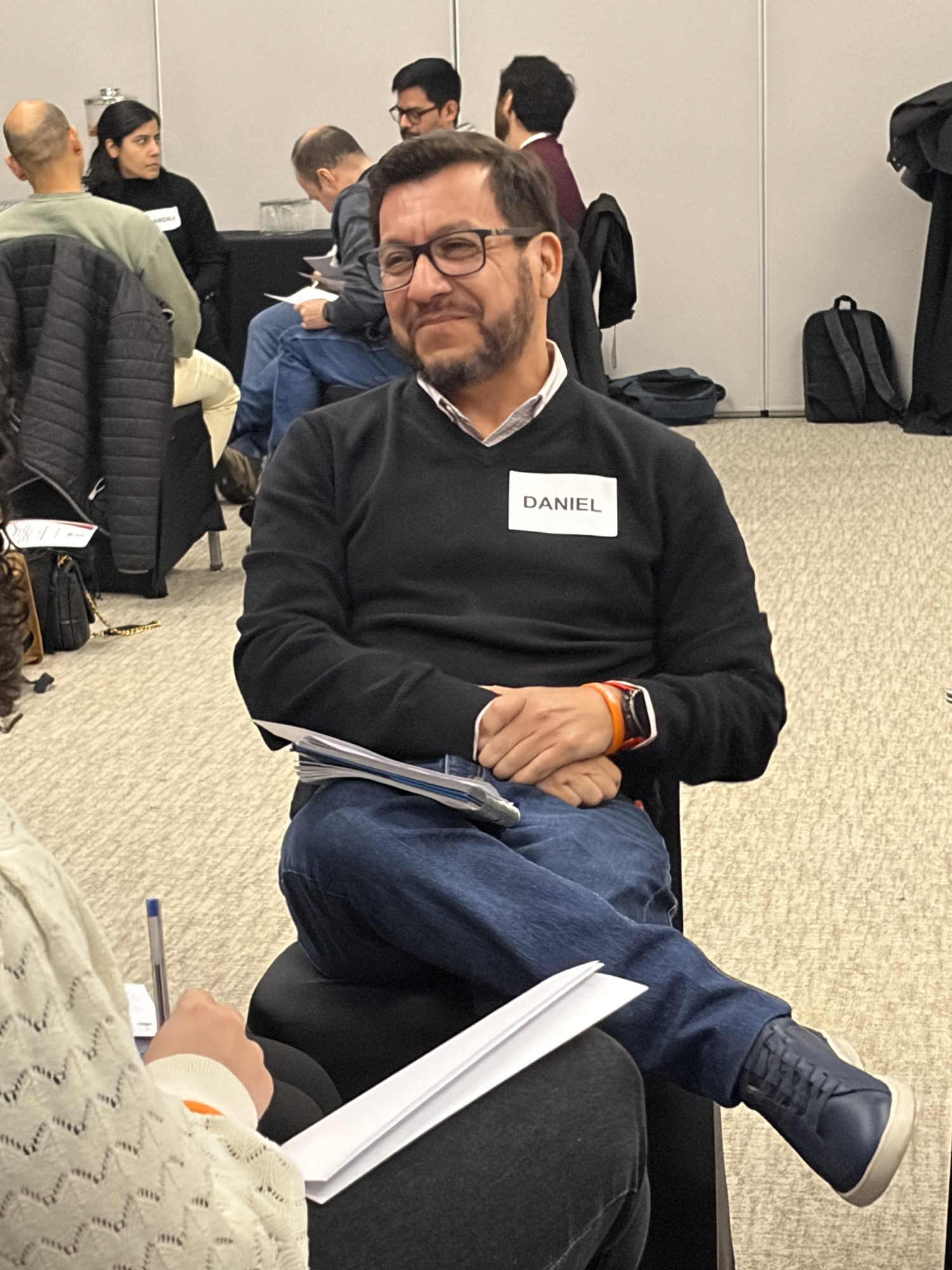 Participante compartiendo su experiencia en el Programa de Liderazgo