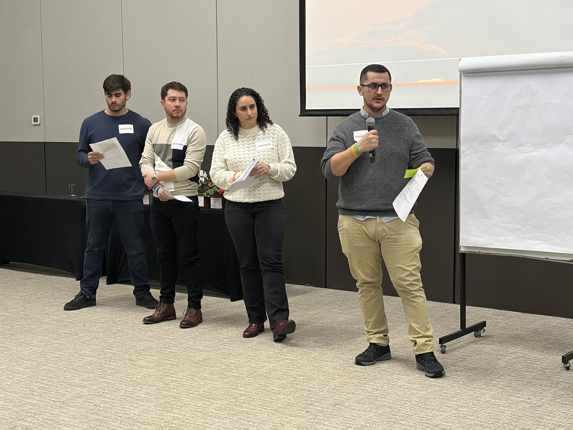 Presentación de un equipo en el Programa de Liderazgo