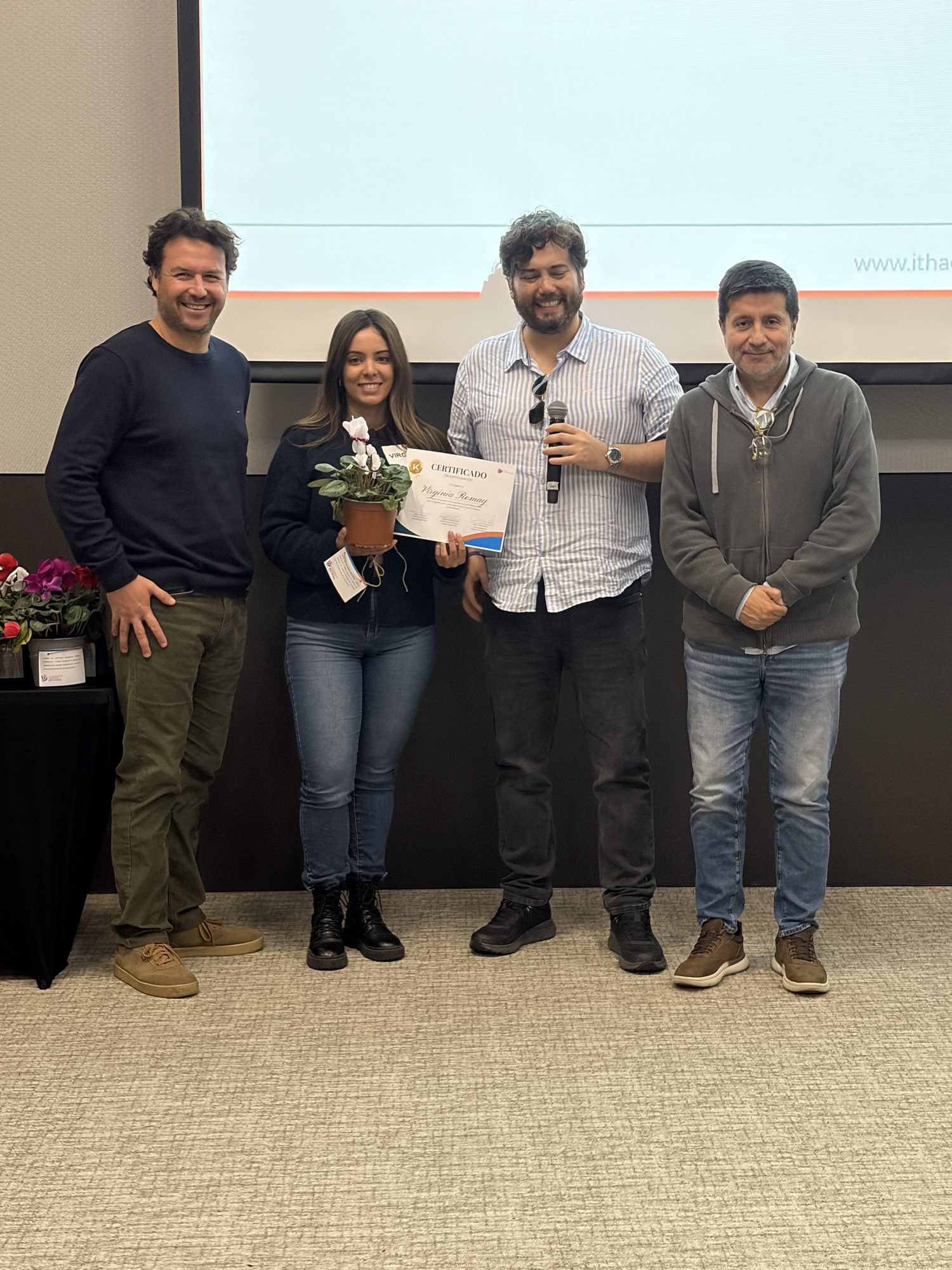 Reconocimiento a líderes que completaron las primeras etapas del programa